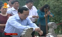 Ketua Komite Pemeriksaan KS PKV Ngo Van Du berziarah kepada Almarhum Jenderal Vo Nguyen Giap