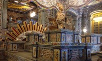 Makam Raja Khai Dinh yang kaya akan ciri budaya dan arsitektur pada abad ke-19