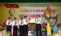 Deputi PM Vu Van Ninh menghadiri upacara mengumumkan kabupaten Hai Hau, provinsi Nam Dinh mencapai patokan pedesaan baru