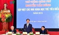 PM Nguyen Tan Dung bertemu dengan para ilmuwan muda tipikal