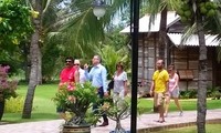 Delegasi Famtrip internasional melakukan survei wisata di provinsi Binh Thuan