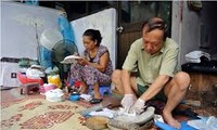 Kejuruan membuat topeng kertas di ibukota Hanoi