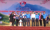 Pengurus Besar Liga Pemuda Komunis Ho Chi Minh melakukan acara pemberangkatan pasukan sukarela musim Dingin 2015