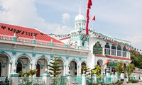 Jamiul Azhar - Mesjid yang paling indah di Vietnam