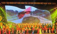 Serentetan aktivitas dalam Pekan “Persatuan Besar Nasional – Pusaka budaya Vietnam 2015” dimulai