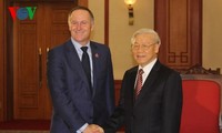 Para pemipin Partai dan Negara Vietnam menerima PM Selandia Baru, John Key