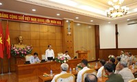 Deputi PM Vu Van Ninh menerima rombongan orang yang berjasa kepada revolusi dari provinsi Kien Giang