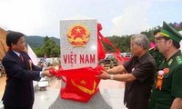 Menyelesaikan penancapan tonggak perbatasan di lapangan antara provinsi-provinsi perbatasan Vietnam – Laos