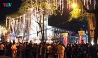 Suasana menyongsong Hari Natal yang bergelora di seluruh Vietnam