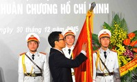 Sekolah Tinggi Seni Rupa Vietnam menerima Bintang Ho Chi Minh