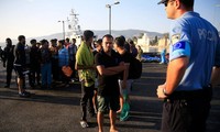 Frontex menggelarkan ratusan petugas untuk membela perbatasan ke Yunani