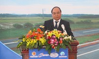 Deputi PM Nguyen Xuan Phuc menghadiri acara peresmian jalan tol Hanoi – Bac Giang