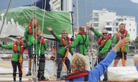 Rombongan peserta lomba perahu layar Clipper Race meninggalkan Vietnam