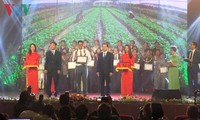 Acara penyampaian penghargaan kepada karya-karya sastra tentang pertanian dan pembangunan pedesaan baru tahap 2010-2015