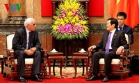 Presiden Vietnam Truong Tan Sang menerima Ketua Pertama Mahkamah Agung Aljazair