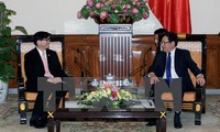 Deputi PM, Menlu Pham Binh Minh menerima Duta Besar Thailand dan Filipina