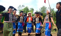 Busana tradisional yang unik dari kaum wanita etnis minoritas Si La di provinsi Lai Chau