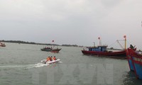 Nelayan Vietnam menyelamatkan nelayan Malaysia yang mengalami kecelakaan di laut