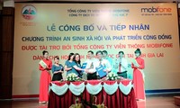 Mobifone memberikan 2 miliar dong Vietnam untuk pekerjaan jaring pengaman sosial di provinsi Lam Dong