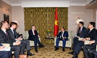Le PM Nguyên Xuân Phuc rencontre de hauts responsables de l’UE
