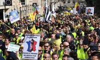 Gilets jaunes: saccages, pillages, incendies… scènes de violences sur les Champs-Élysées