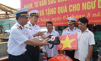 Lancement du programme « La Marine vietnamienne accompagne les pêcheurs au large »