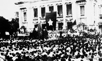 Le 76e anniversaire de la victoire de la Révolution d’Août