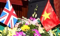 Parlamentspräsident Nguyen Sinh Hung besucht Großbritannien