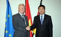 Verkehrsminister Dinh La Thang besuchte Deutschland
