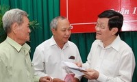 Staatspräsident Sang trifft Wähler im Stadtviertel 1 in Ho Chi Minh Stadt