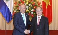 Der Parlamentspräsident El Salvadors besucht Vietnam