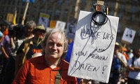 Tausende Deutsche protestieren gegen US-Überwachung