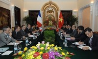 Außenminister Minh trifft seinen französischen Amtskollegen Fabius
