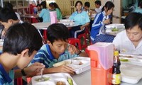 Die Barmherzigkeit des Lehrers Nguyen Van Mot mit armen Menschen