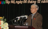 KPV-Generalsekretär Trong trifft Wähler des Stadtbezirks Tay Ho