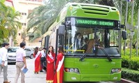 Hybridbusse werden zur Emissionsreduzierung in vietnamesischen Städten beitragen