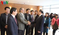 Parlamentspräsident Hung beglückwünscht Mitarbeiter des Parlamentsbüros