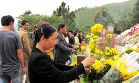 Tausende Menschen besuchen Grab von General Vo Nguyen Giap 