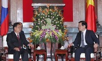 Staatspräsident Sang trifft Laos Vize-Parlamentspräsident Somphan 
