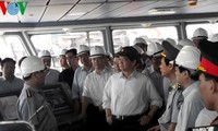 Premierminister Dung überprüft den Bau neuer Schiffe für Fischereiaufsichtskräfte