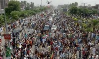 Pakistan: Demonstranten belagern Parlamentssitz