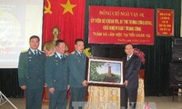Politbüromitglied Ngo Van Du besucht Raketenbataillon 