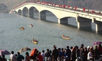 Eröffnung des ersten Bootsrennenfestes in der Gemeinde Muong Lay