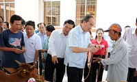 Der Vorsitzende der Vaterländischen Front Vietnams besucht Provinz Tra Vinh