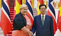 Premierminister Vietnams führt Gespräch mit der norwegischen Premierministerin