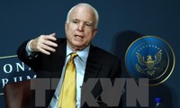 Der ukrainische Präsident ernennt John McCain zum Berater