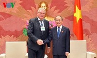 Nguyen Sinh Hung trifft Delegation des europäischen Parlaments