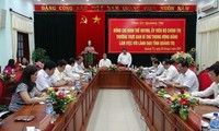 Politbüromitglied Dinh The Huynh tagt mit der Provinz Quang Tri