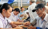 Krankenversicherung für Familie – Hilfe für arme Menschen in Lai Chau
