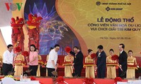 Premierminister Nguyen Xuan Phuc nimmt am Spatenstich des Kim Quy-Parks in Hanoi teil